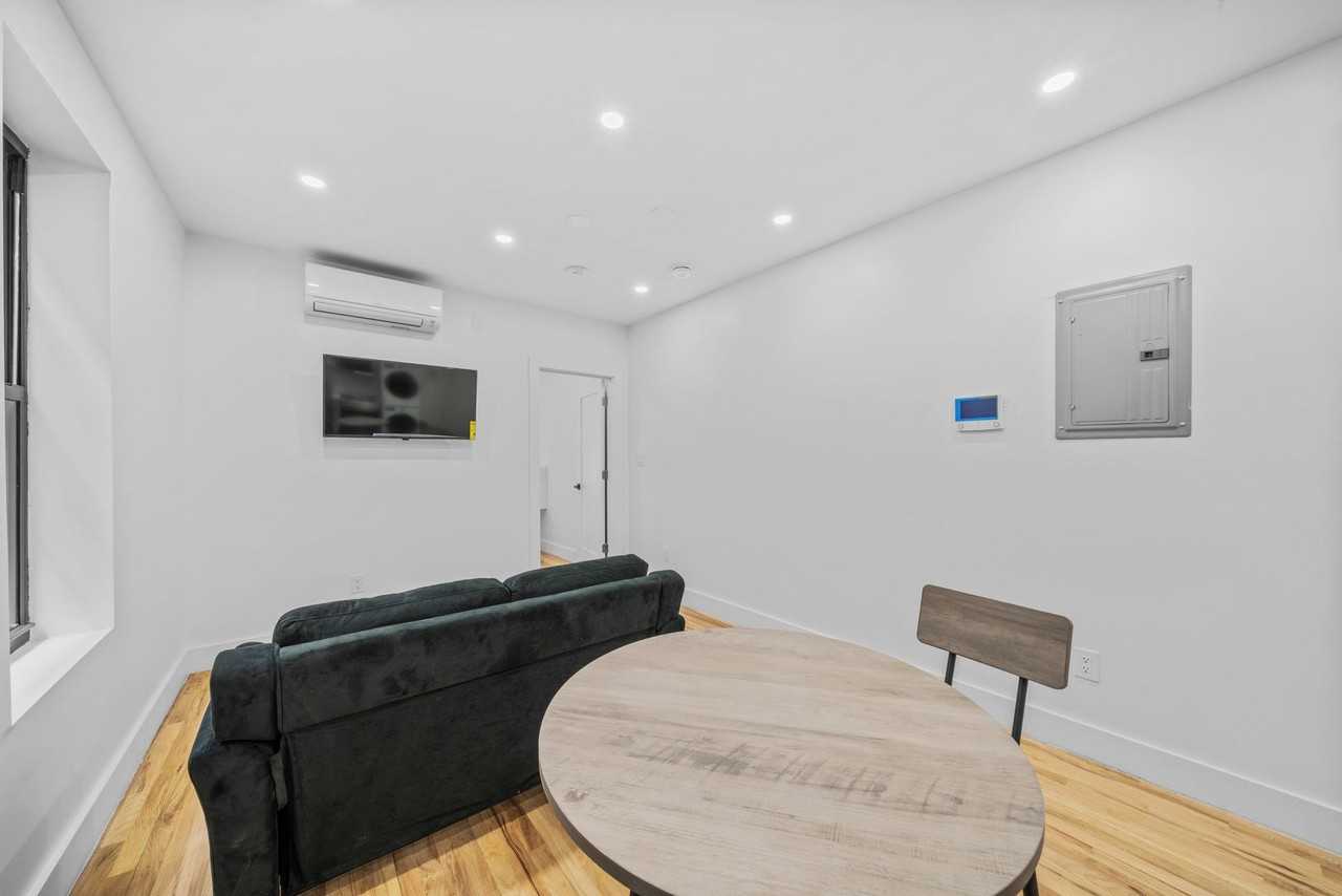 2505-2509 Hoffman BH LLC (2505) - Photo 7 of 50