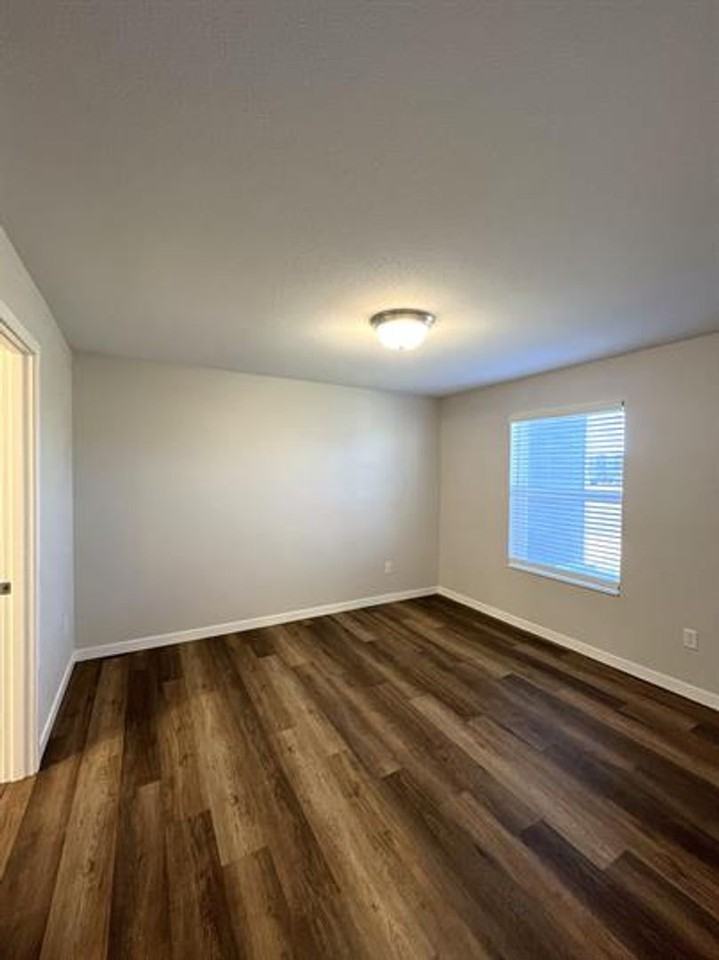 Edgeview Apartments - Photo 3 of 9