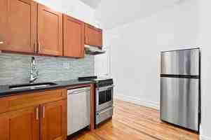 featured image of 122 Norfolk St #16