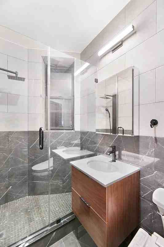 437 W 46th St #1R - Photo 4 of 5
