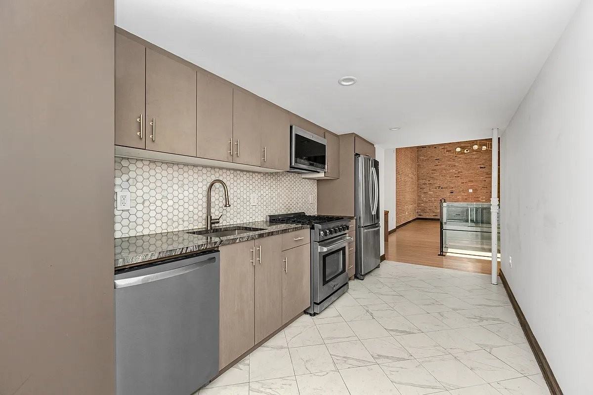 121 E 37th St #1C - Photo 4 of 7