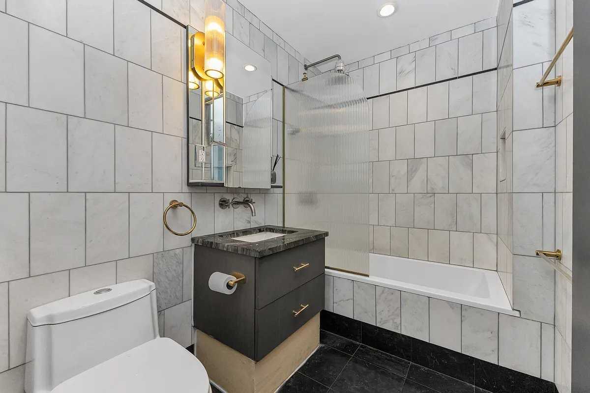 121 E 37th St #1C - Photo 5 of 7
