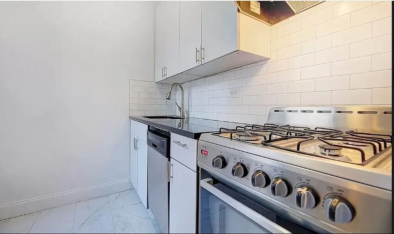 301 E 53rd St #4B - Photo 7 of 8