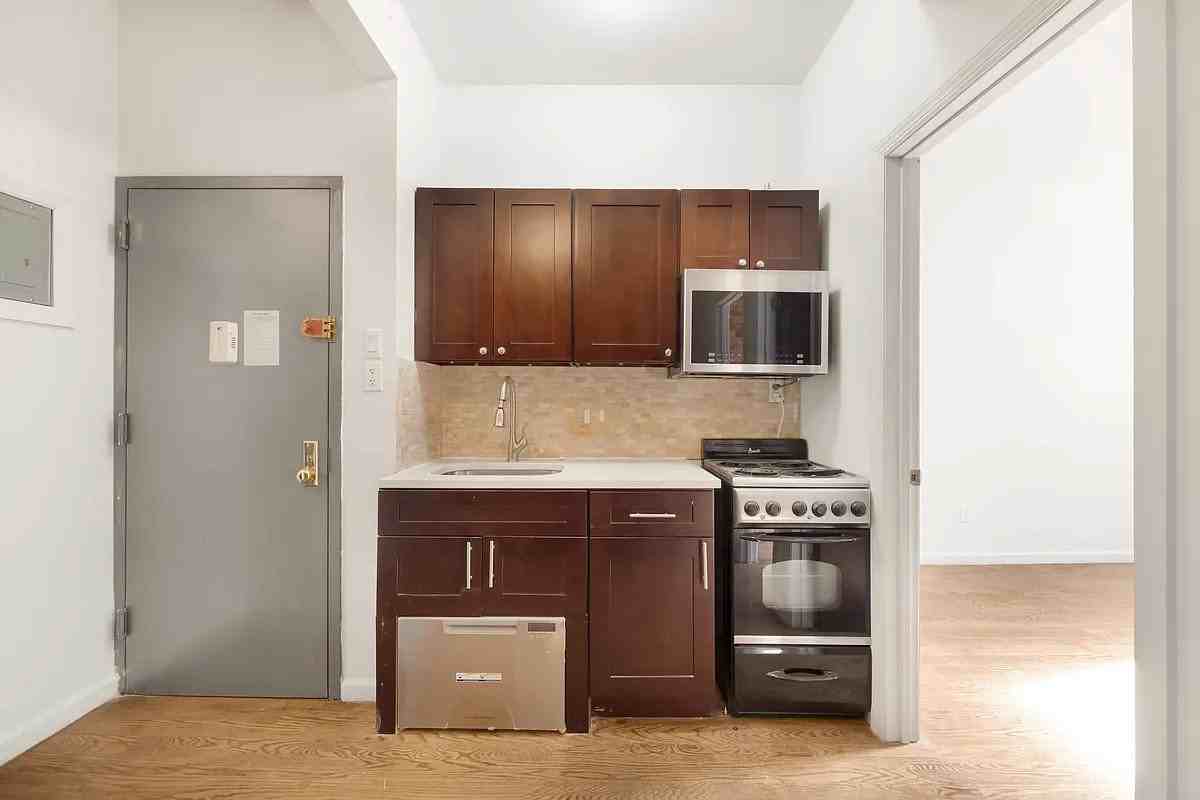 248 Broome St #5A - Photo 2 of 6