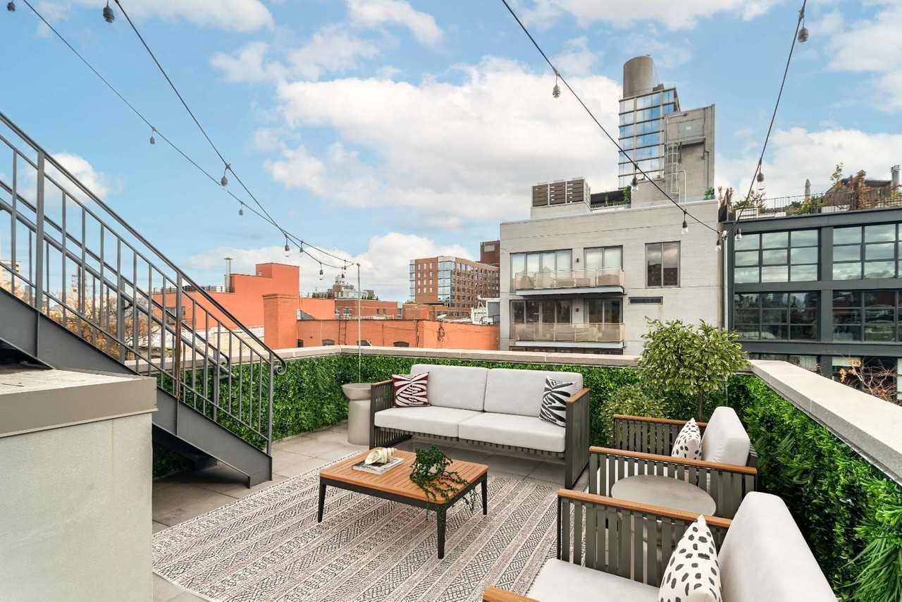 242 Elizabeth St #PH - Photo 2 of 20