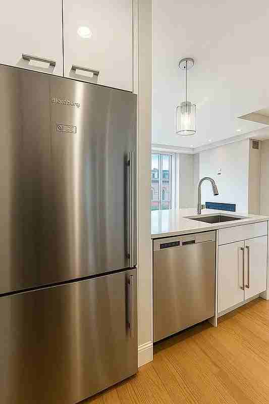 242 Elizabeth St #PH - Photo 5 of 20