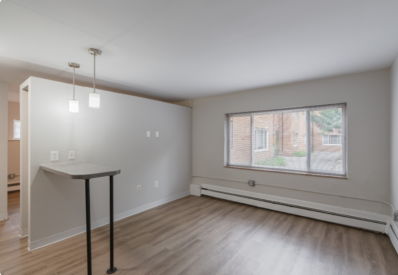 Walnut Manor Apartments - Photo 3 of 25