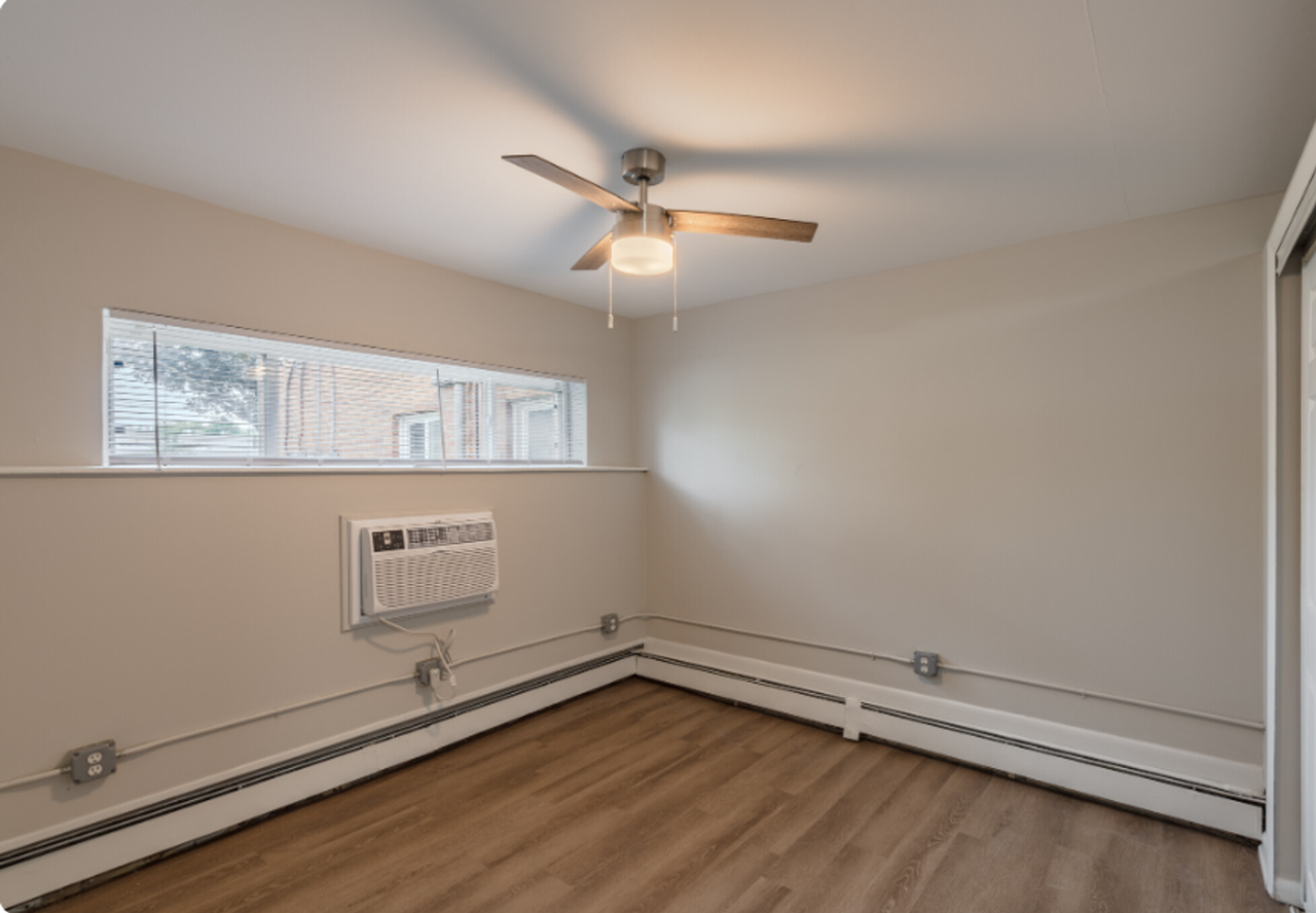 Walnut Manor Apartments - Photo 4 of 25