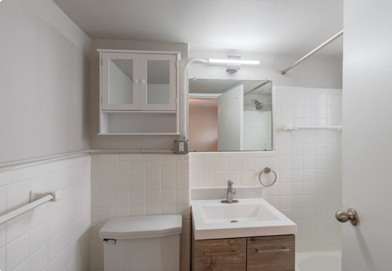 Walnut Manor Apartments - Photo 5 of 25