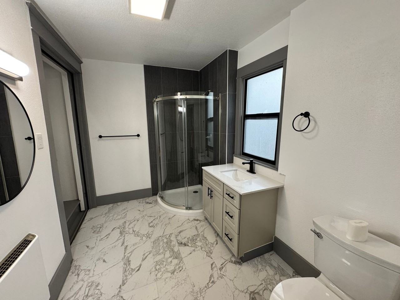 811 S Cushman Ave #B - Photo 5 of 9