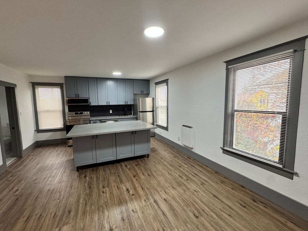 811 S Cushman Ave #B - Photo 4 of 9