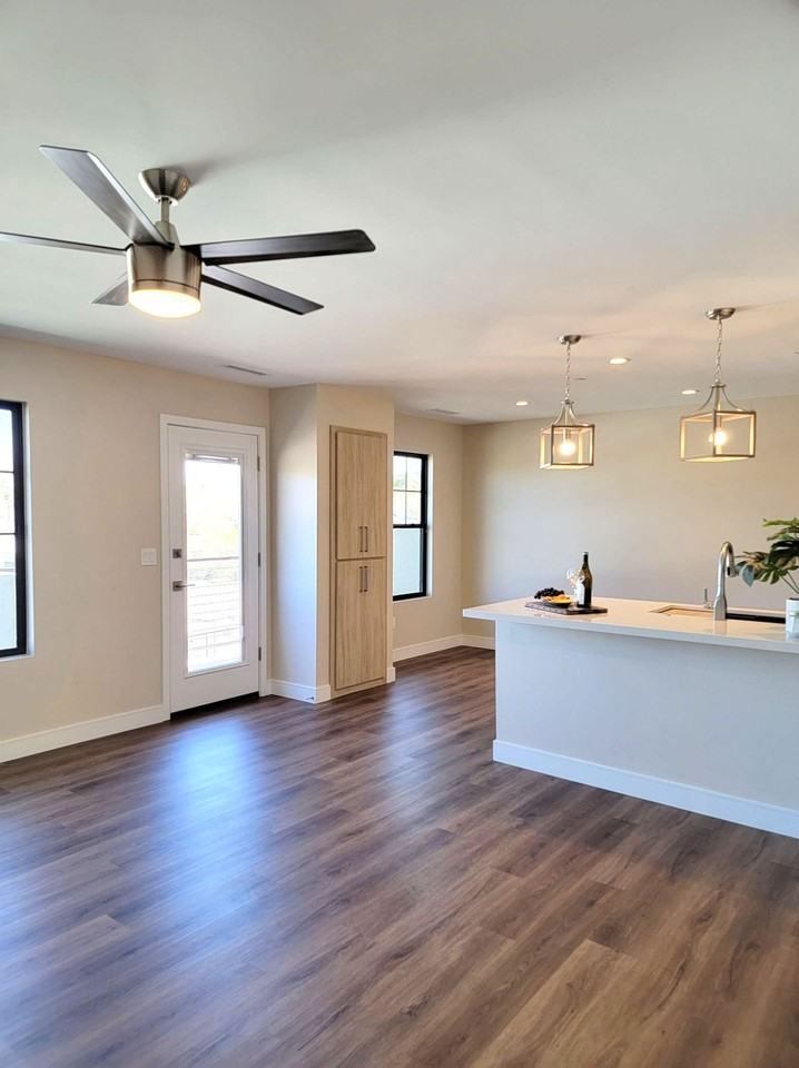 437 Montezuma St - Photo 5 of 12