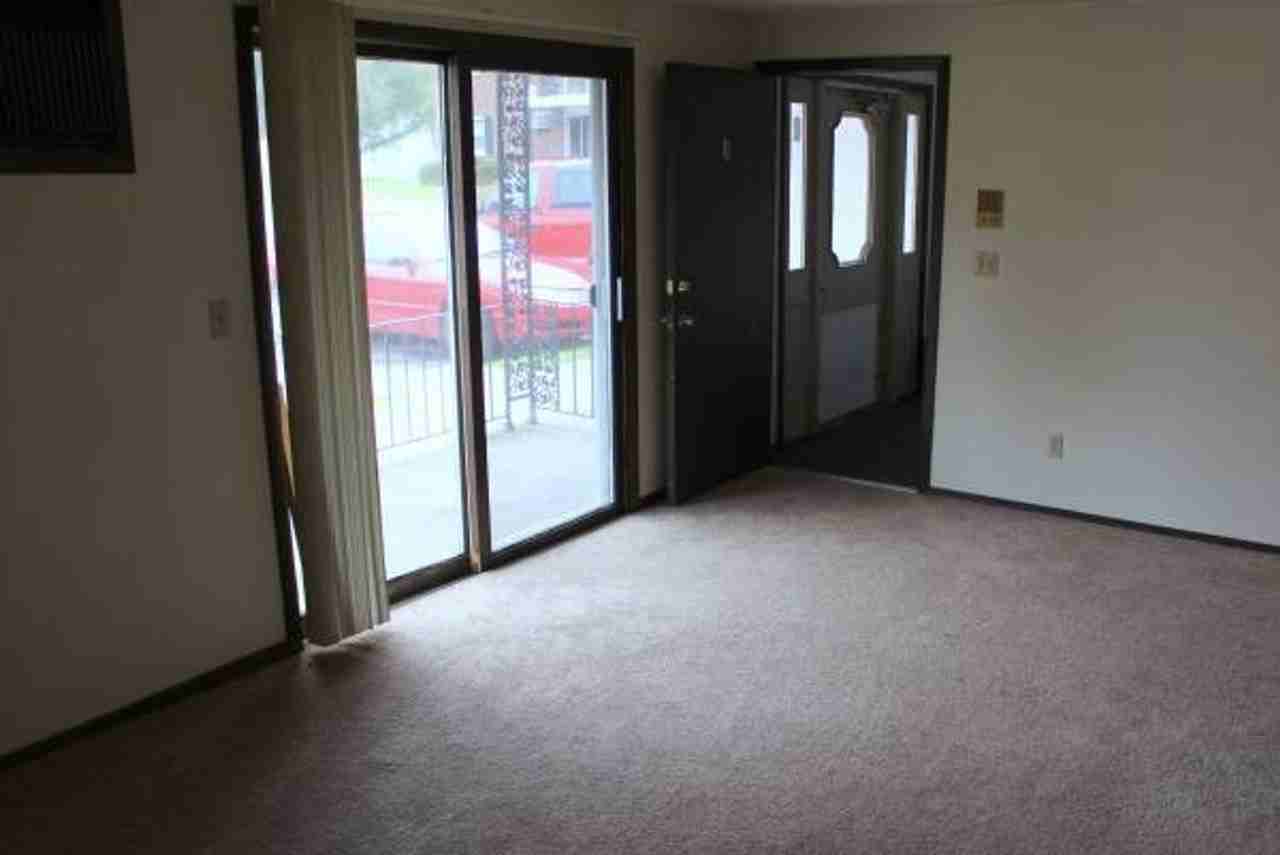 Western Pines Apartments - Photo 2 of 5