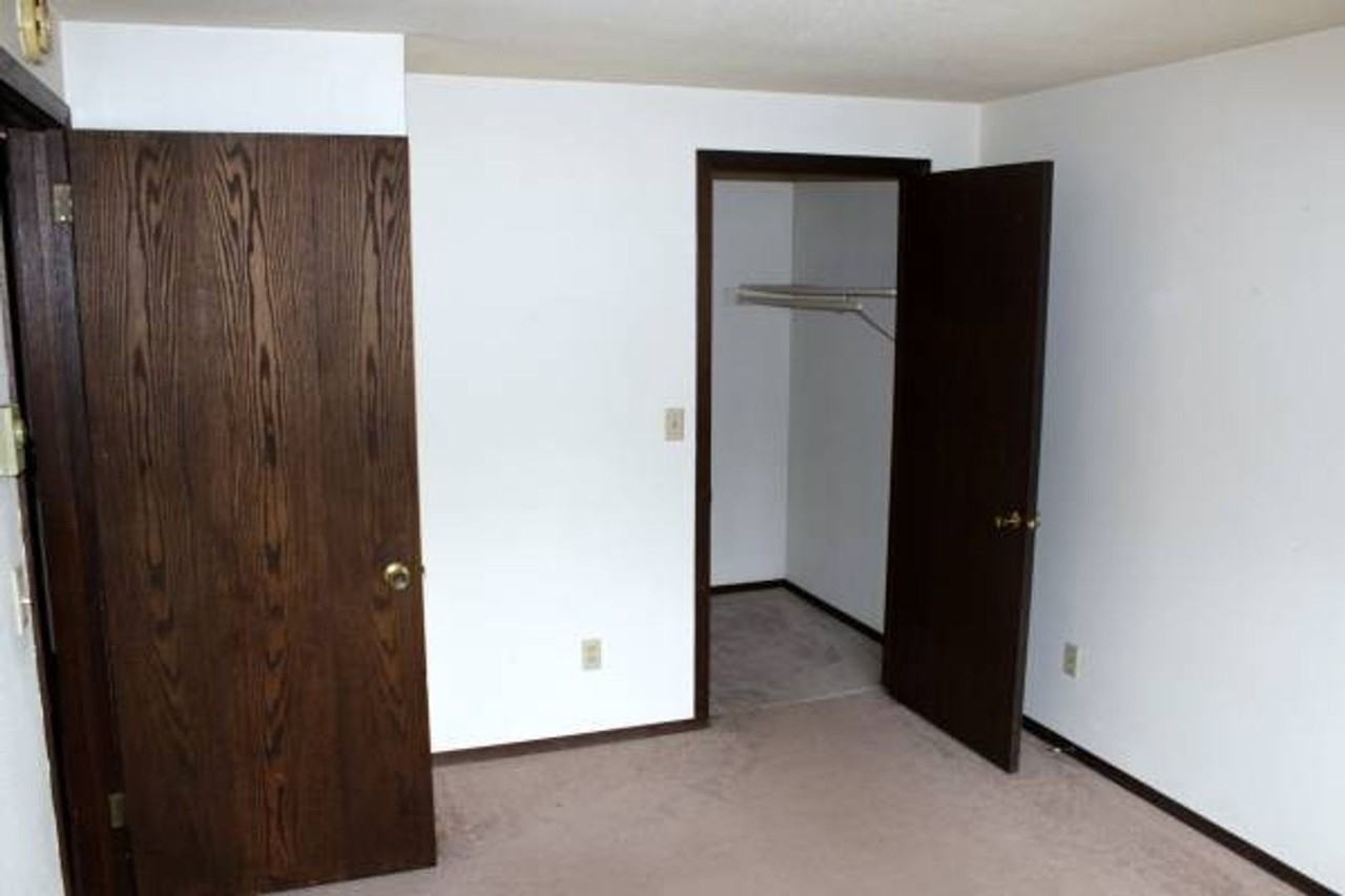 Western Pines Apartments - Photo 4 of 5