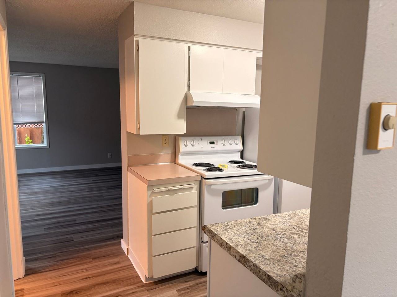 ZhH608 - R Street Apts - Photo 5 of 23