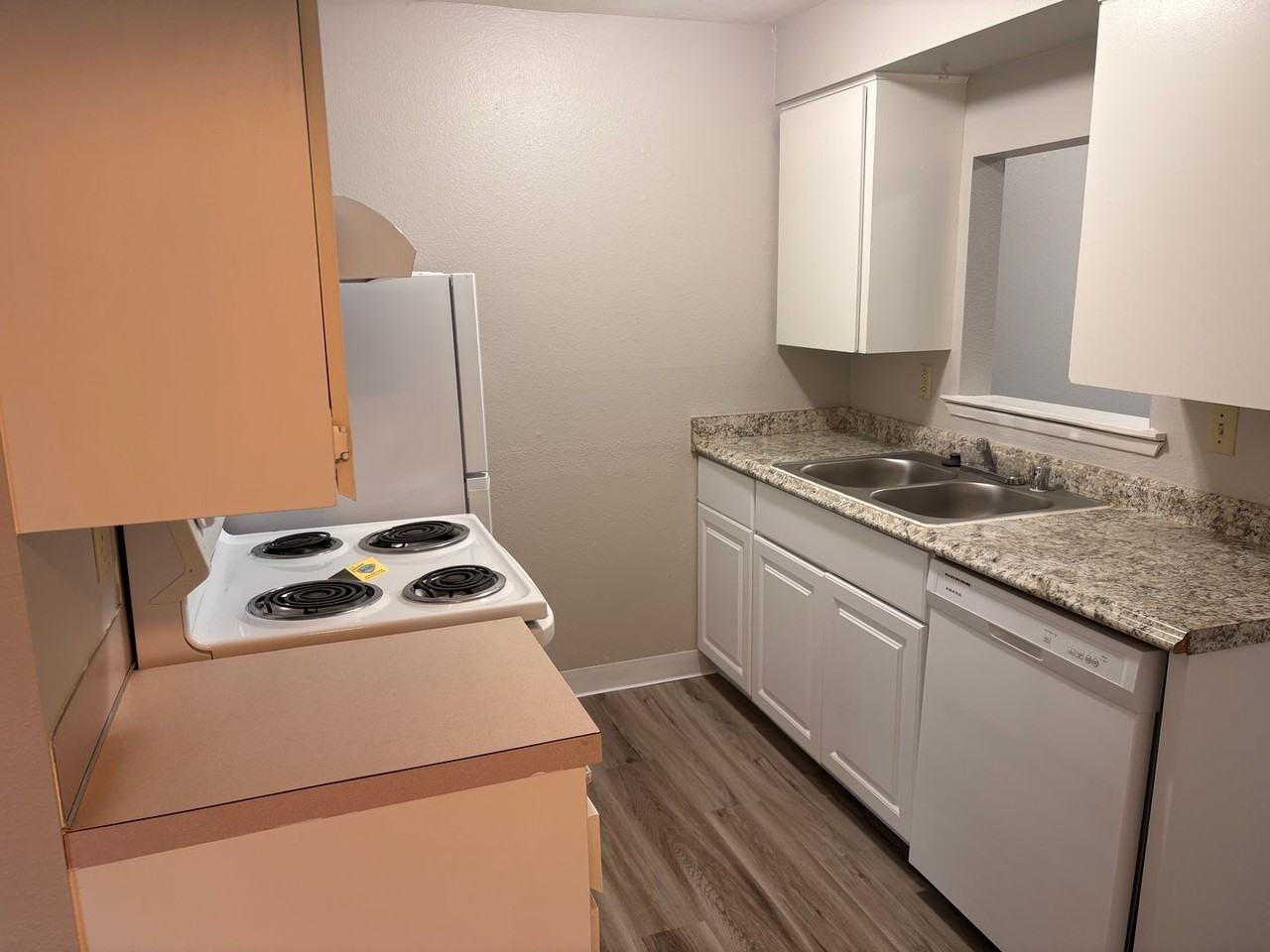 ZhH608 - R Street Apts - Photo 6 of 23