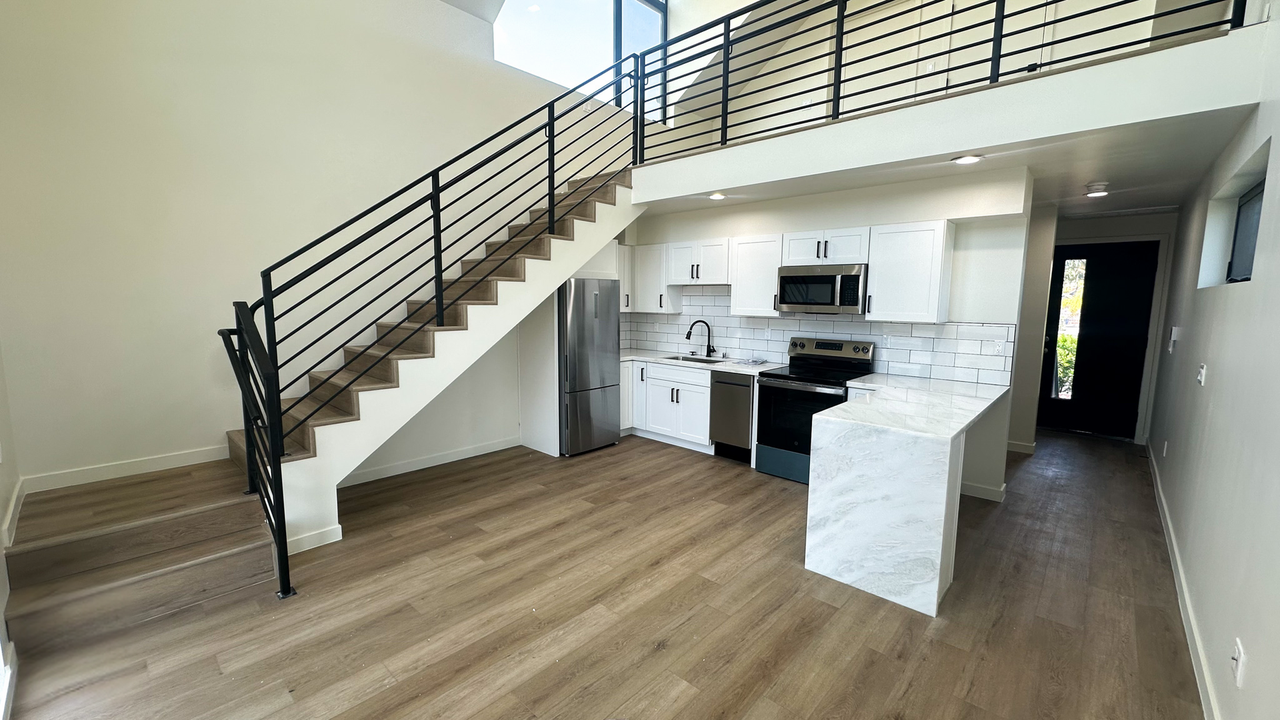 3322 Nile St - Photo 3 of 32