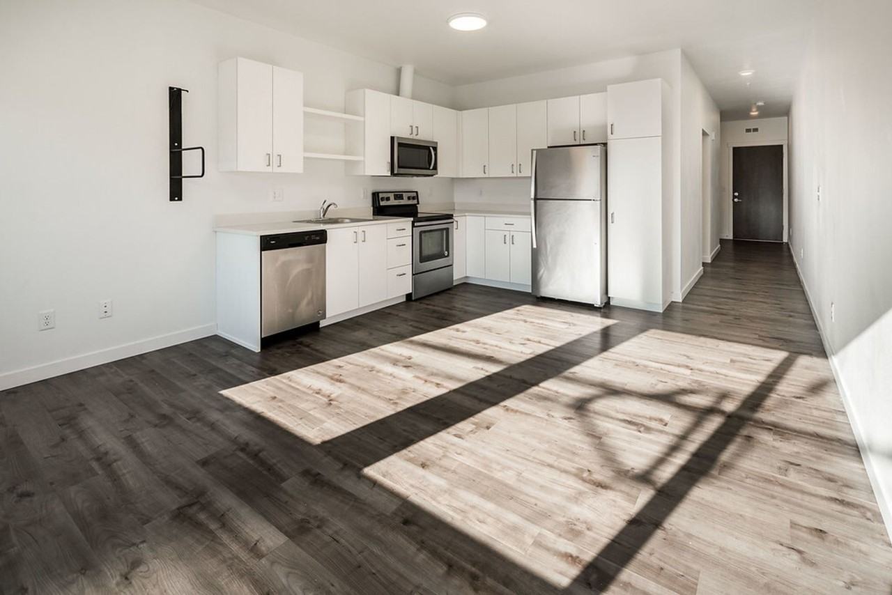 54 Woodstock Apartments~ Great Location ~Vibrant Neighborhood - Photo 4 of 36