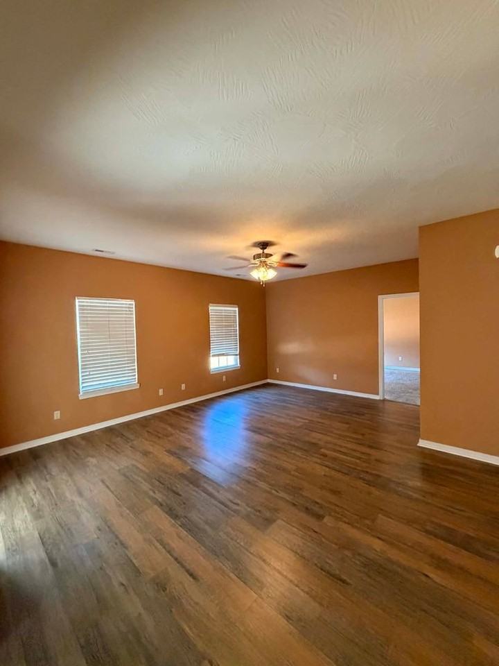 1604 Prier Ln - Photo 4 of 17