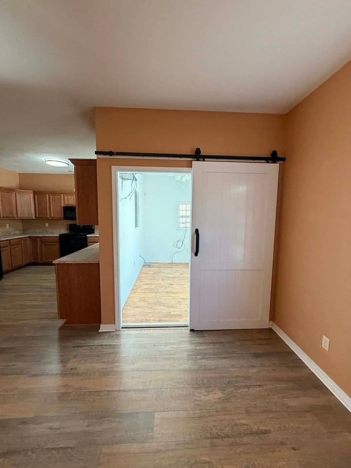 1604 Prier Ln - Photo 6 of 17