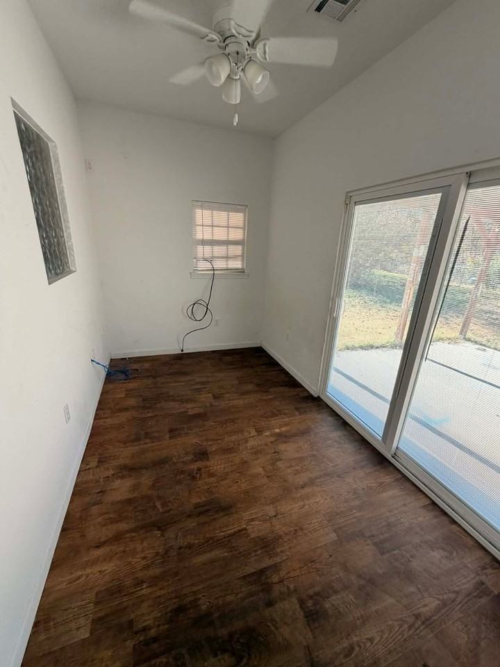 1604 Prier Ln - Photo 7 of 17