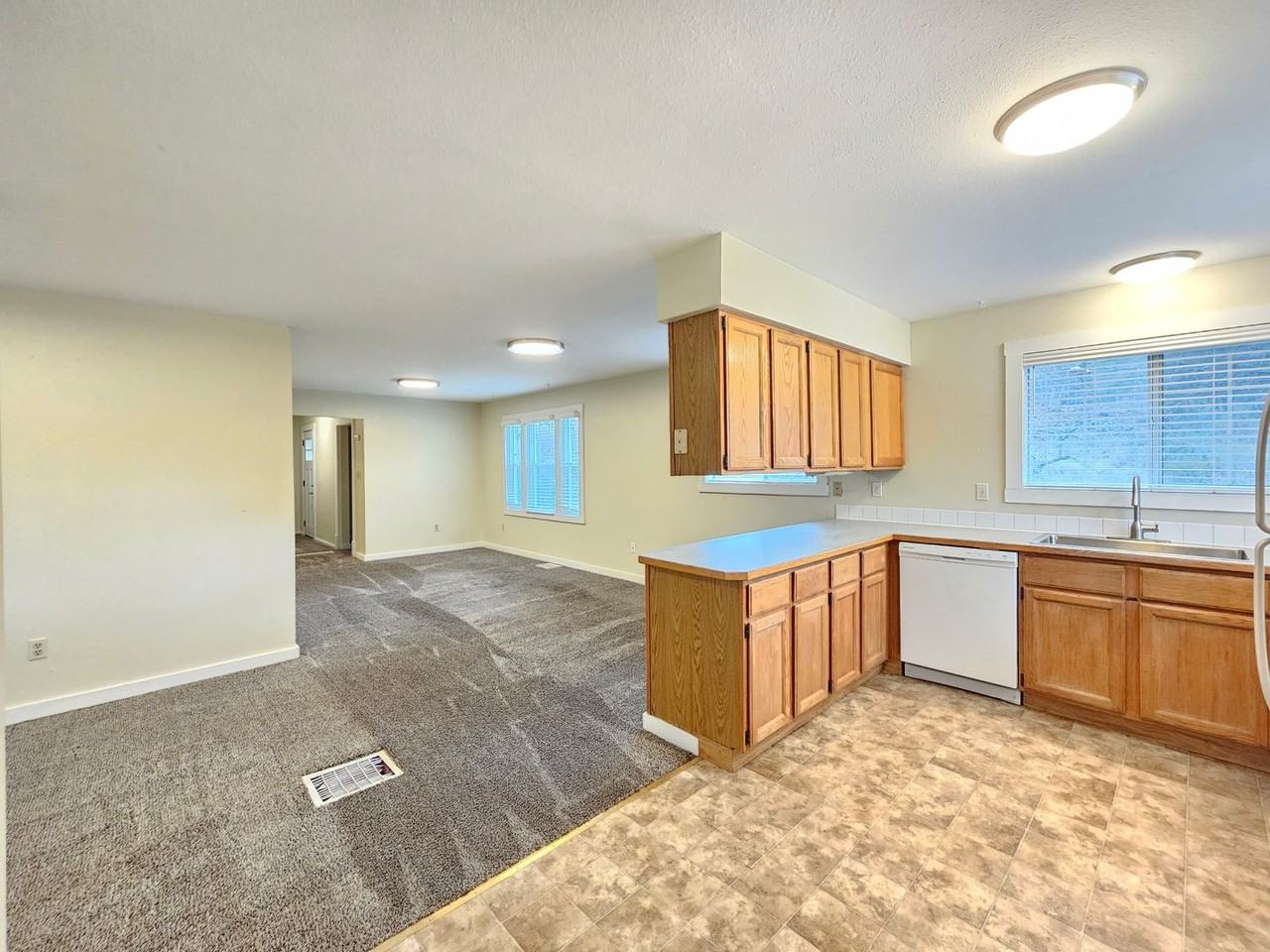 2225 West 10th Avenue - Photo 7 of 26