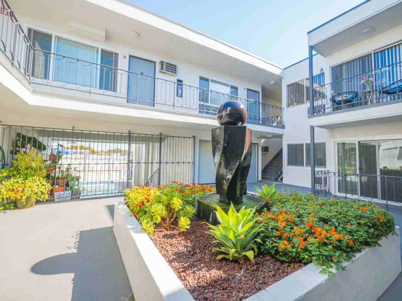 1928 Chariton St - Photo 2 of 3