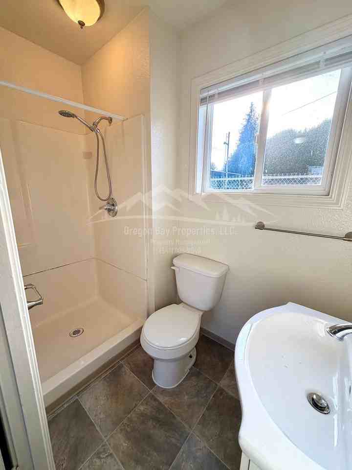 Winchester Ave. Apartments - Photo 7 of 16