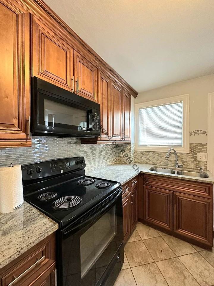 1420 North Harlem Avenue #E - Photo 2 of 31