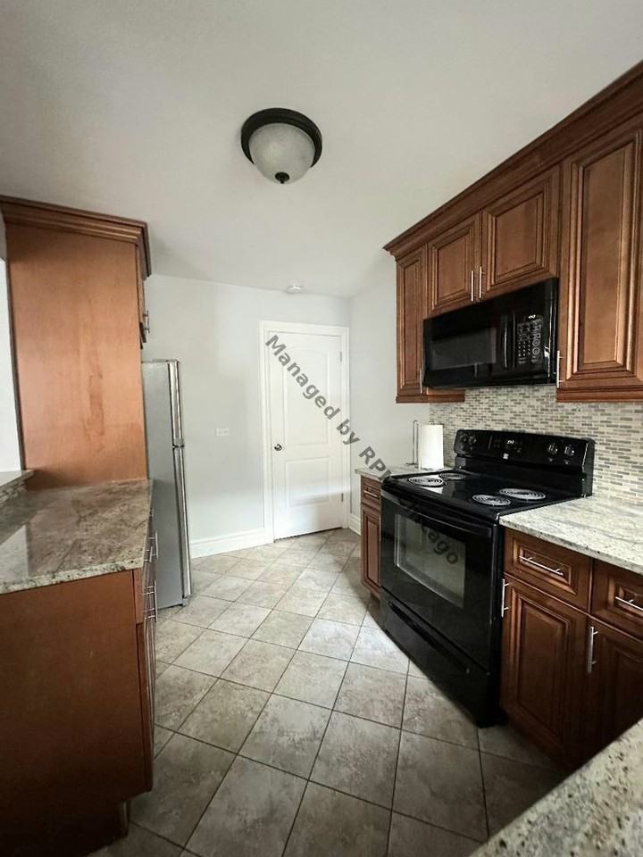 1420 North Harlem Avenue #E - Photo 3 of 31