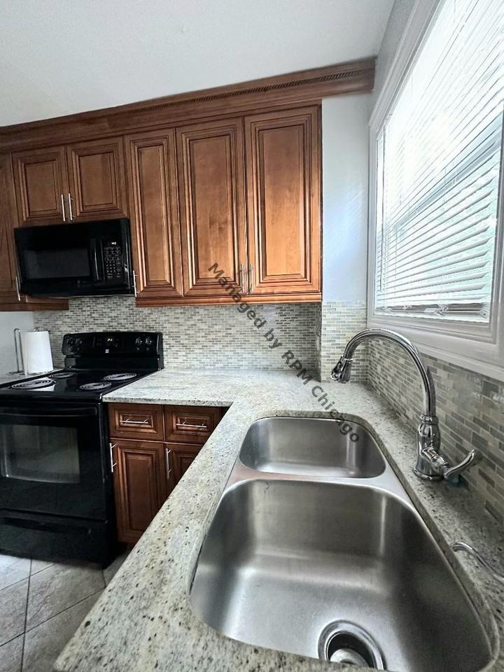 1420 North Harlem Avenue #E - Photo 4 of 31