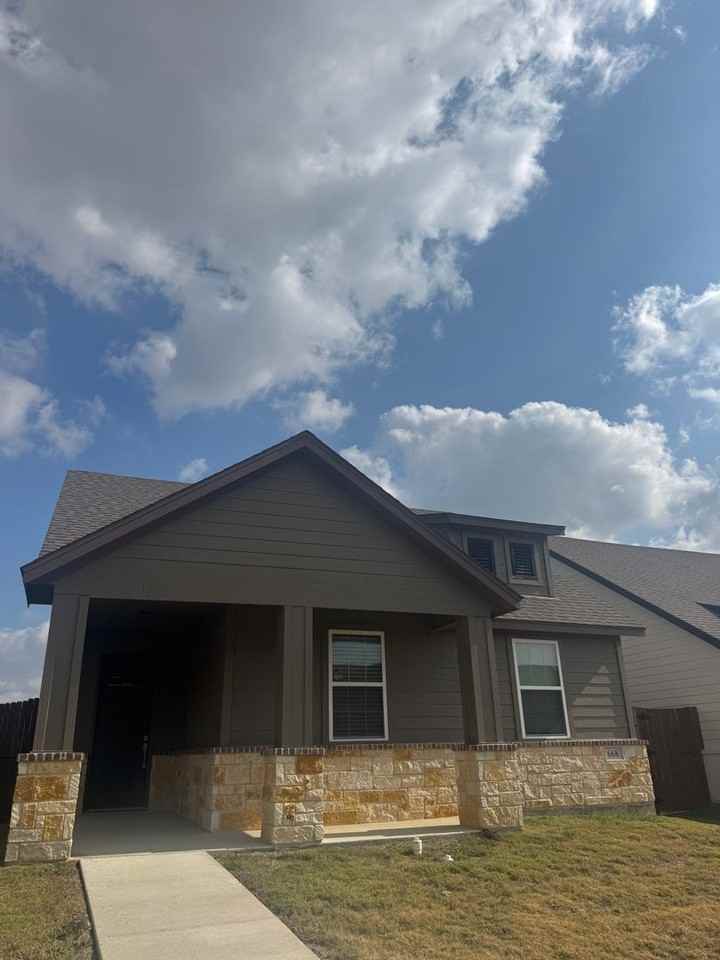 668 The Cottages Dr - Photo 2 of 27