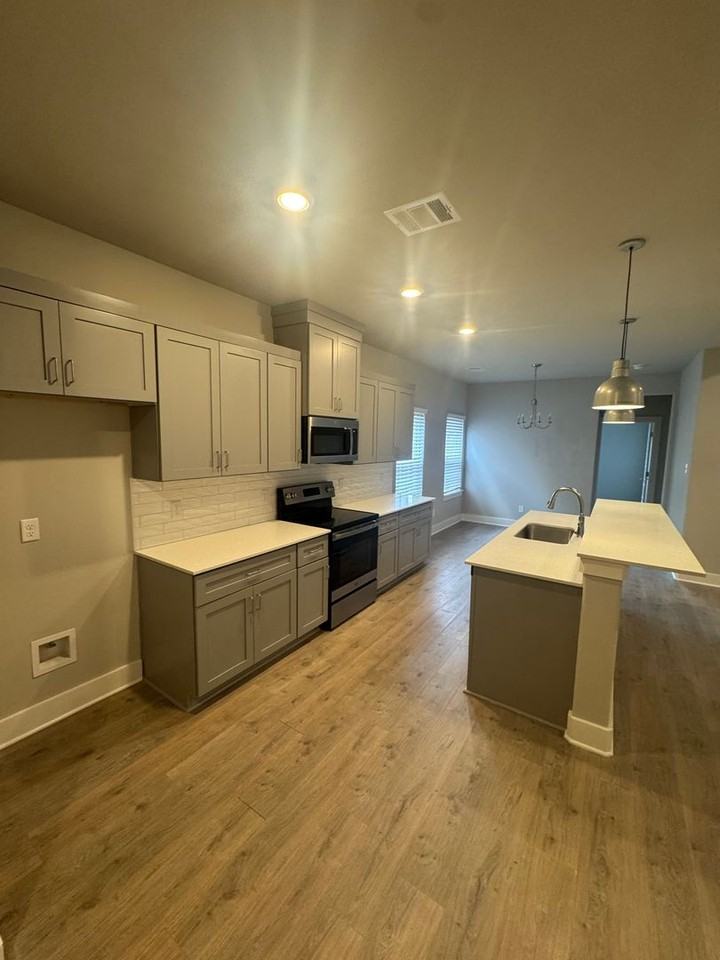 668 The Cottages Dr - Photo 3 of 27