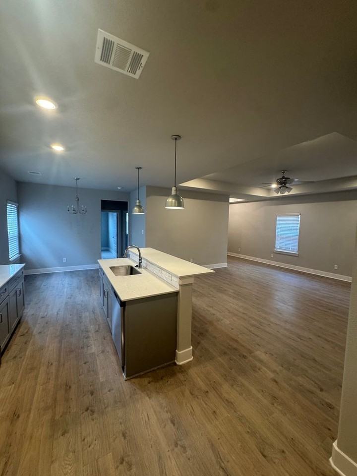 668 The Cottages Dr - Photo 7 of 27