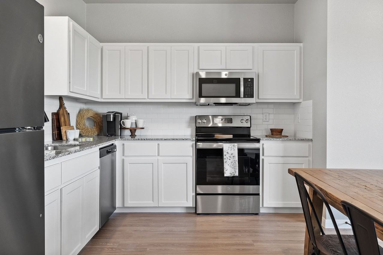 812 Meiomi Dr - Photo 3 of 24