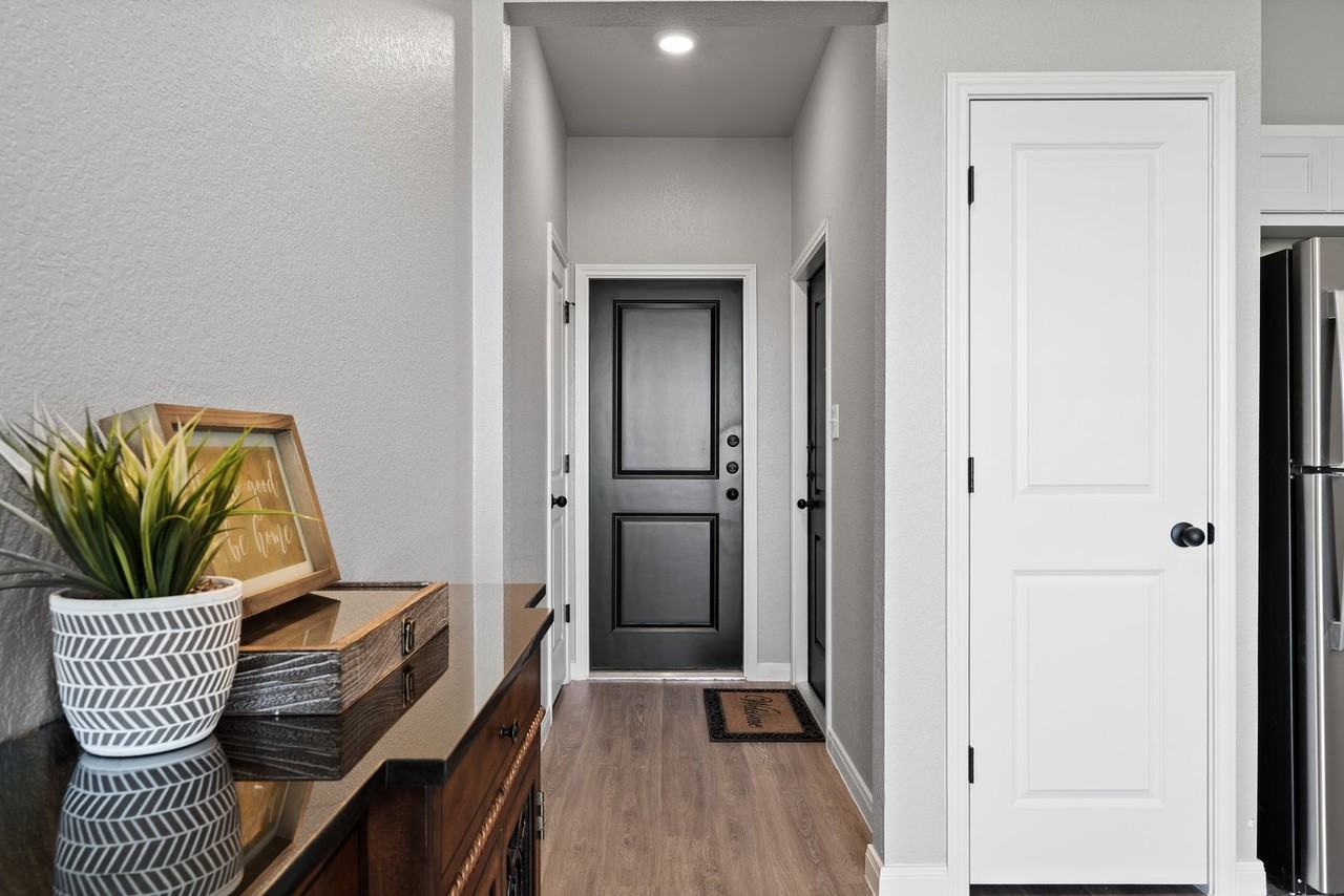 810 Meiomi Dr - Photo 2 of 27