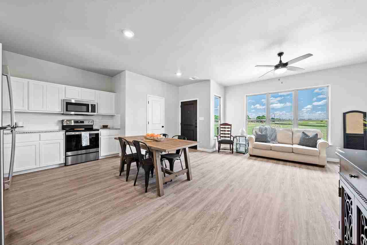 810 Meiomi Dr - Photo 4 of 27