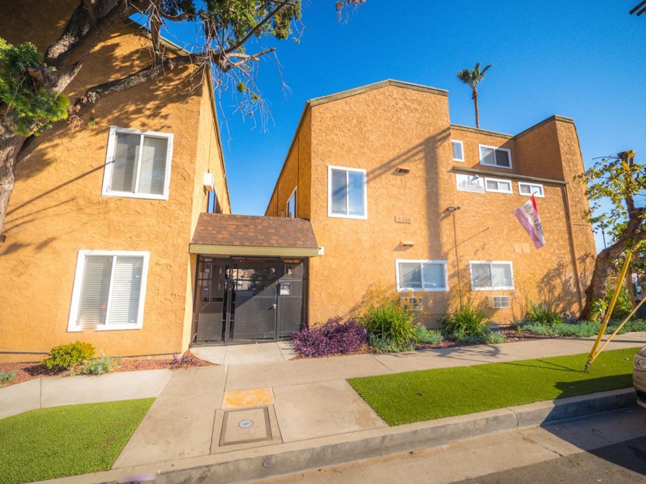 5708 Tujunga Ave - Photo 2 of 6