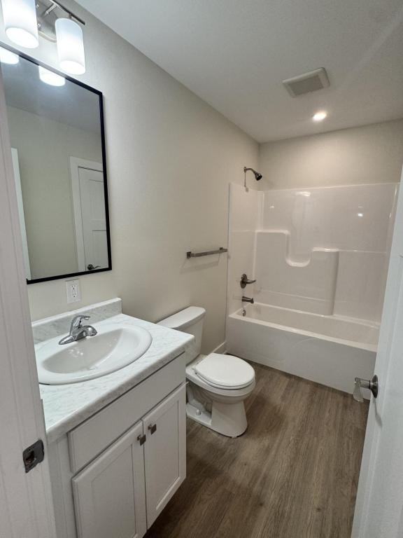 1103 Emerald Cove Drive. Clear Lake Iowa, 50428 - Photo 5 of 12