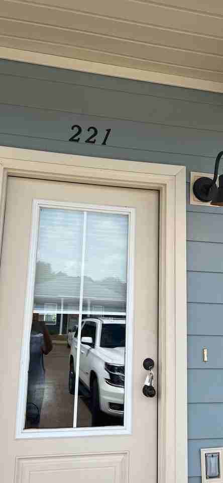 221 Keystone Dr - Photo 2 of 13