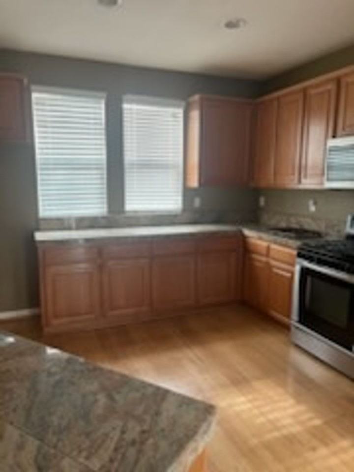 9327 Vintner Cir - Photo 6 of 10