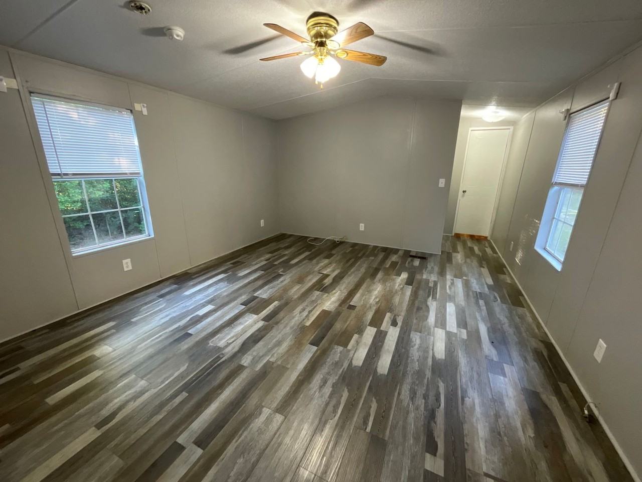 5553 Hartsfield Rd - Photo 2 of 8