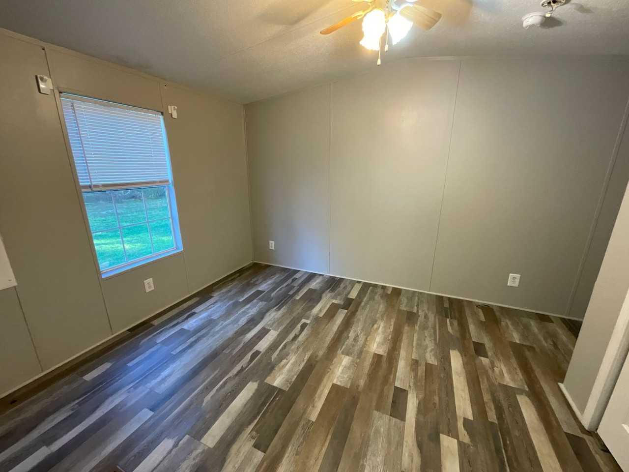 5553 Hartsfield Rd - Photo 4 of 8