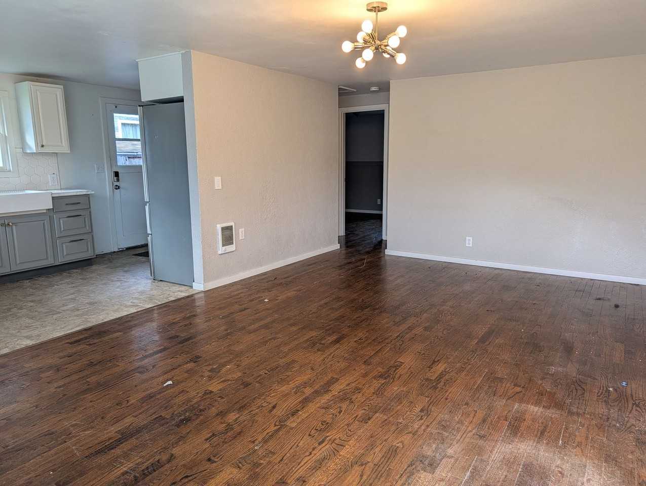 628 Jameson St - Photo 2 of 7