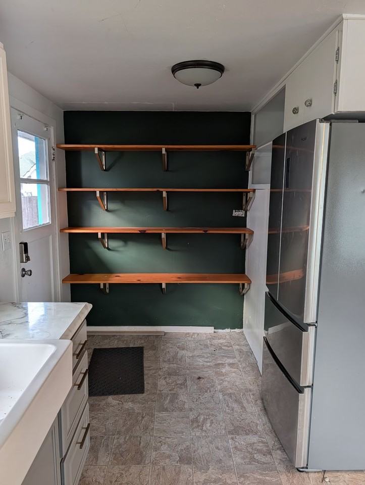 628 Jameson St - Photo 6 of 7