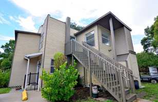 featured image of 912 Hart St