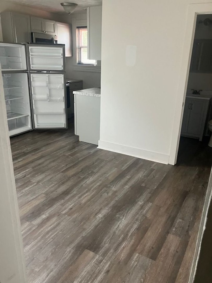 803 E Washington St - Photo 2 of 5