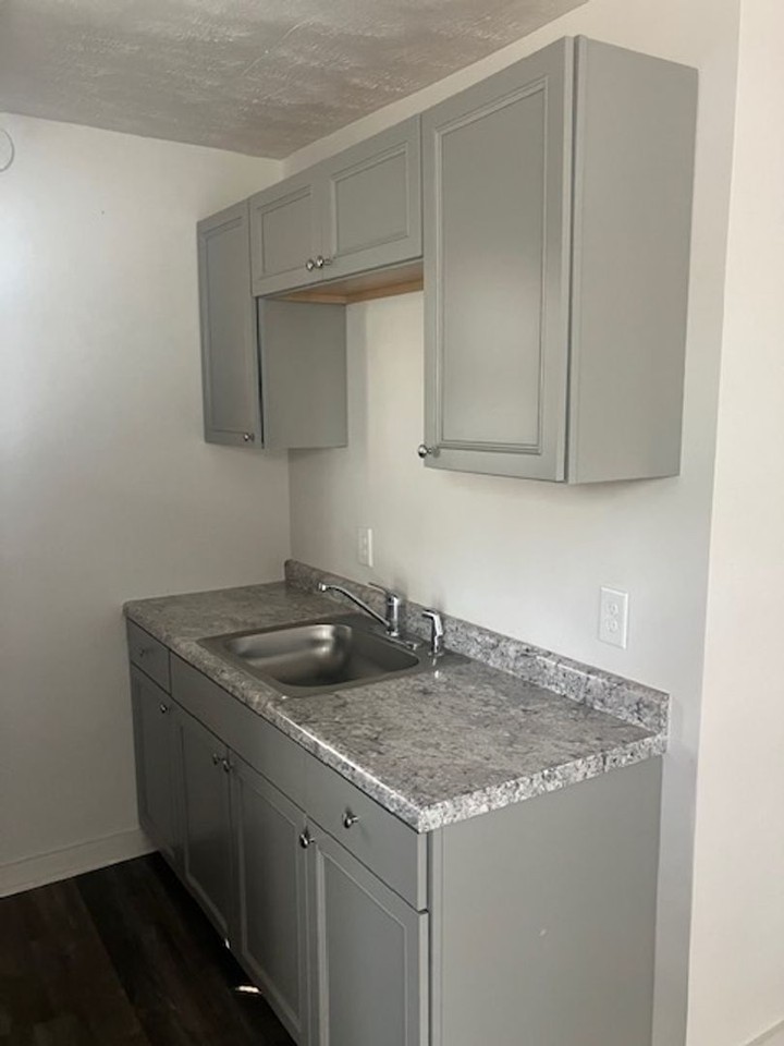 803 E Washington St - Photo 5 of 5
