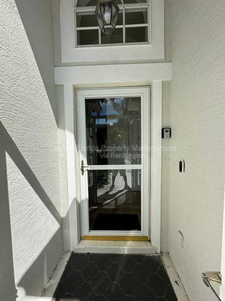 1009 Lake Davenport Blvd - Photo 2 of 30