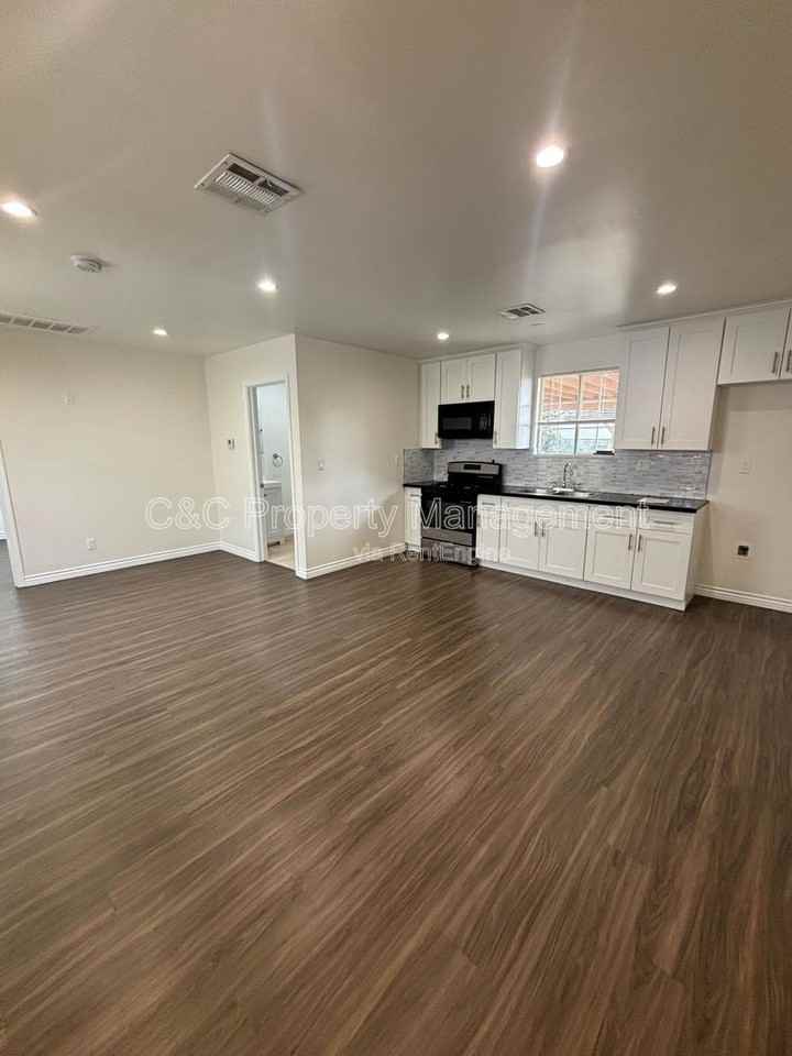 7053 Lindley Avenue - Photo 7 of 15